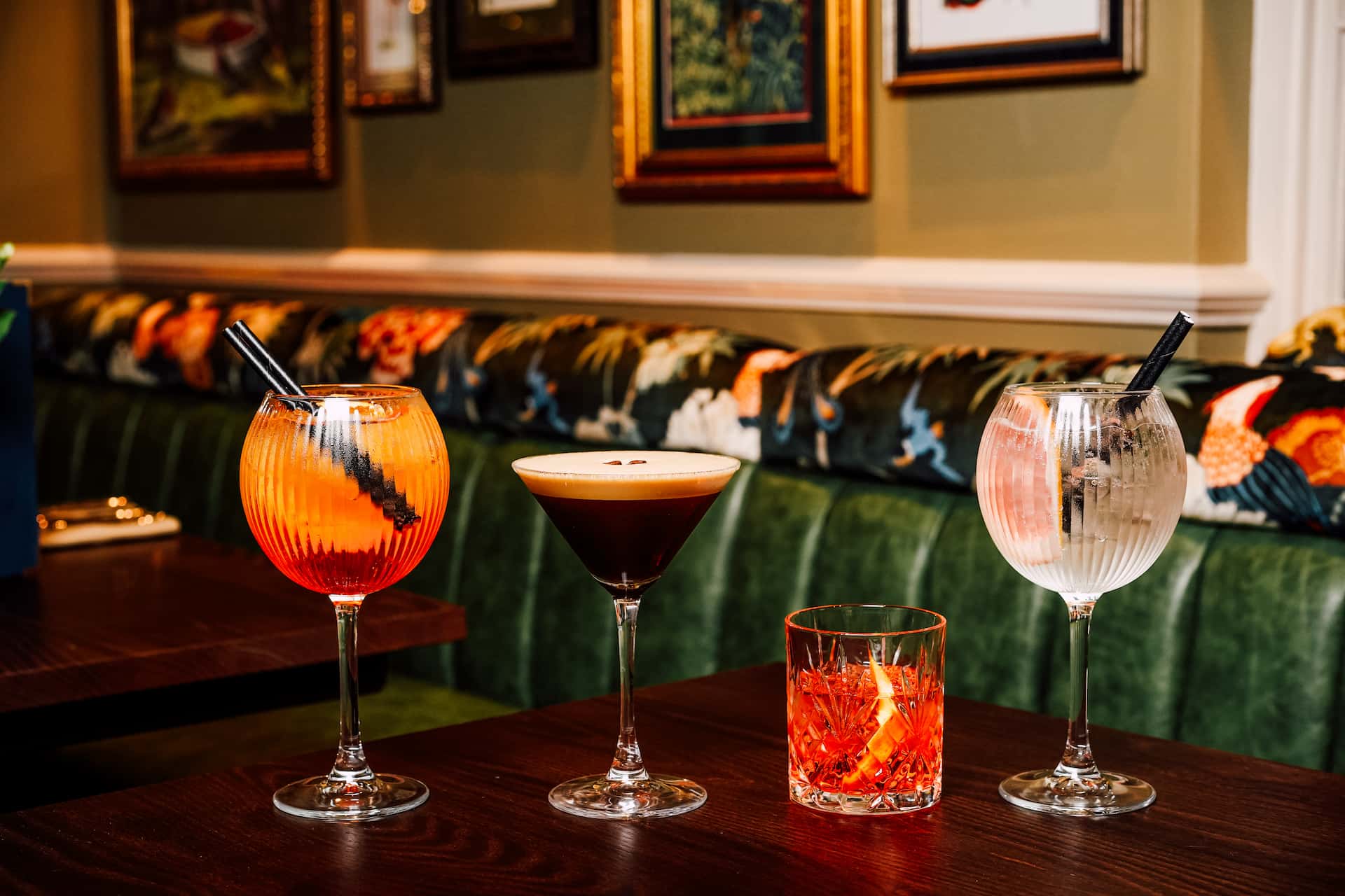 Cocktails Row Spritz Martini Negroni